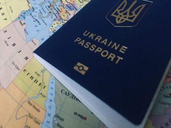 Допомога в оформленні закордонного паспорта